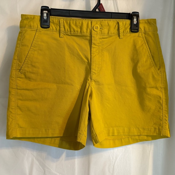 Eddie Bauer‎ Legendwash Stretch Shorts Sz 6 Slightly Curvy Curry Green Chinos - Picture 1 of 7